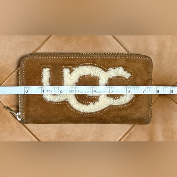 UGG Sheepskin Honey Zip Arndt Zip Wallet - Picture 12 of 14